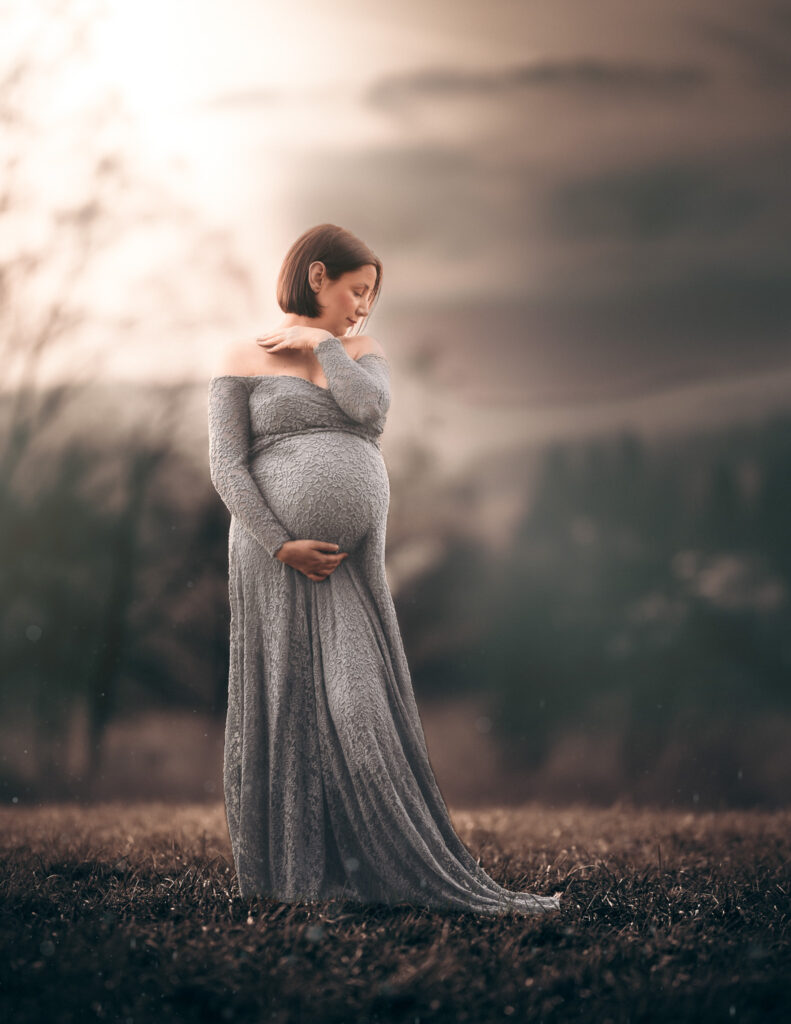 Fine Art Maternity-Babybauchshooting im Winter in Engelskirchen